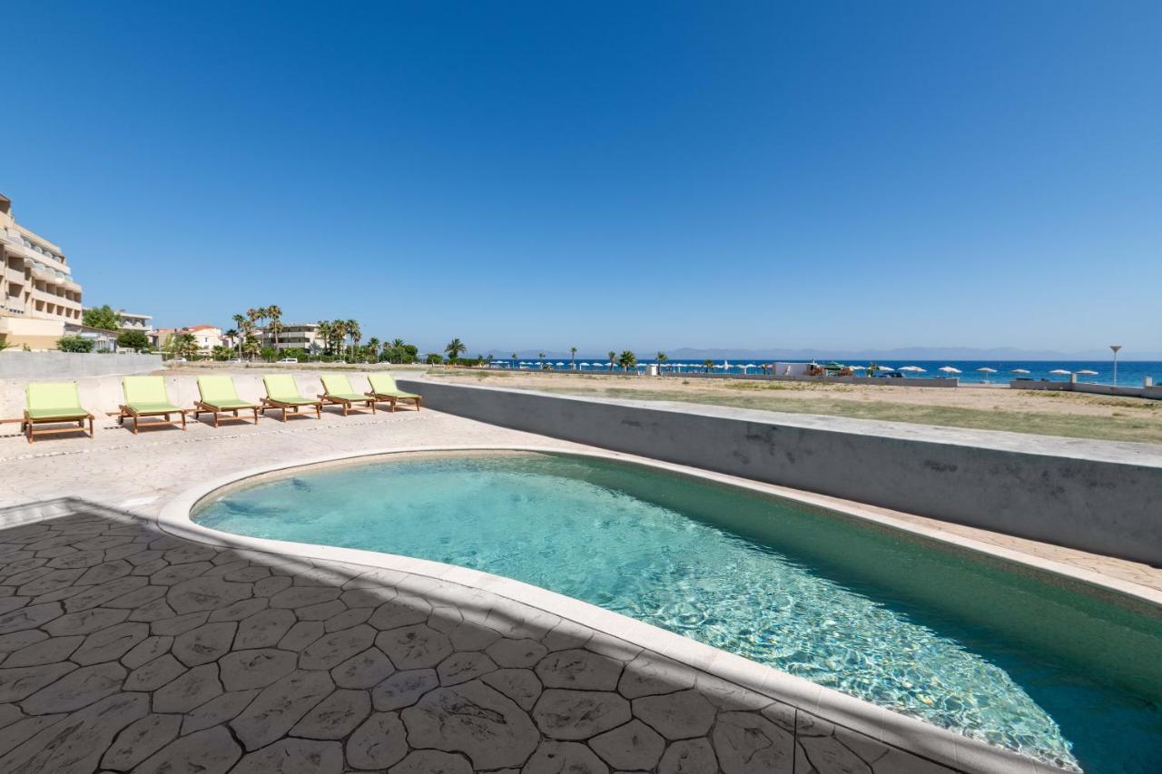 White&Blue Luxury Suites Ialysos  Dış mekan fotoğraf