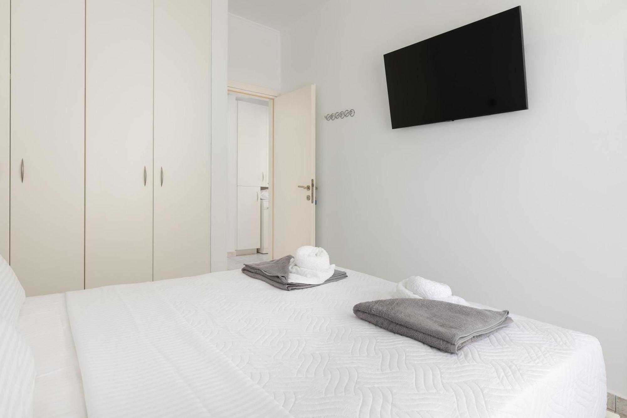 White&Blue Luxury Suites Ialysos  Dış mekan fotoğraf