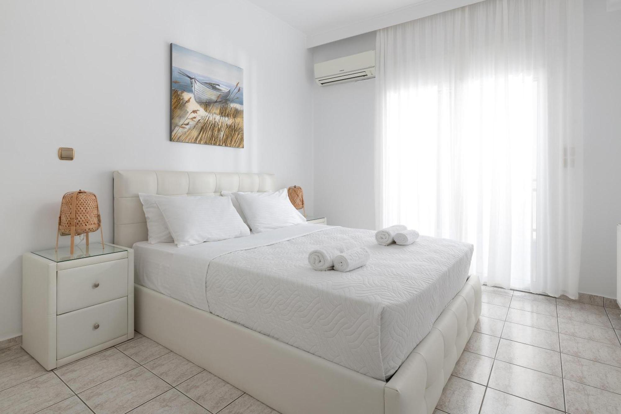 White&Blue Luxury Suites Ialysos  Dış mekan fotoğraf