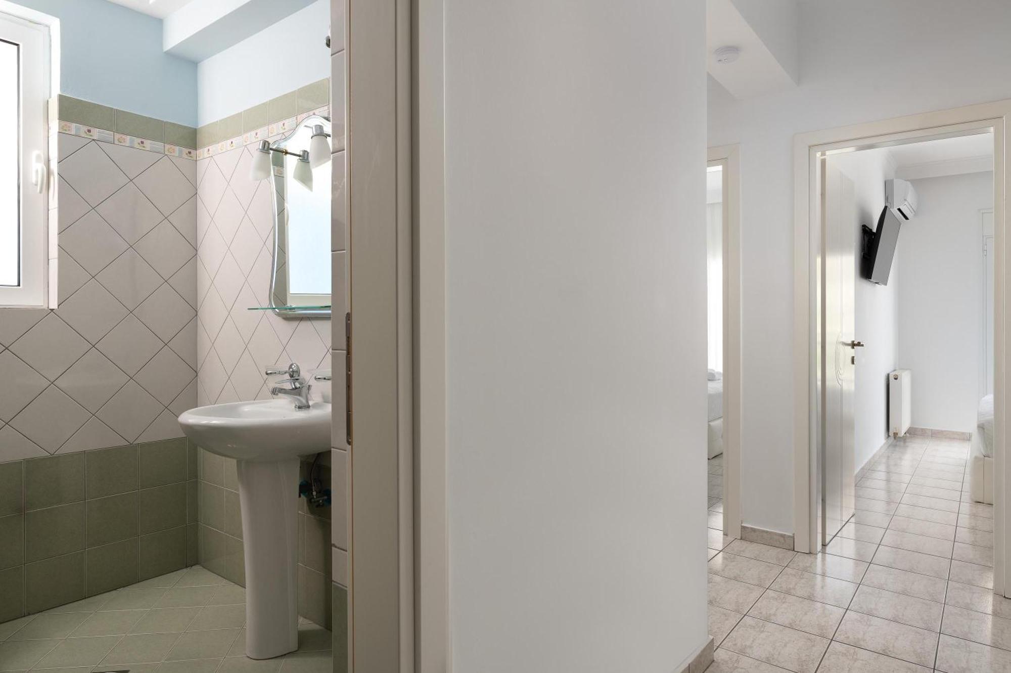 White&Blue Luxury Suites Ialysos  Dış mekan fotoğraf