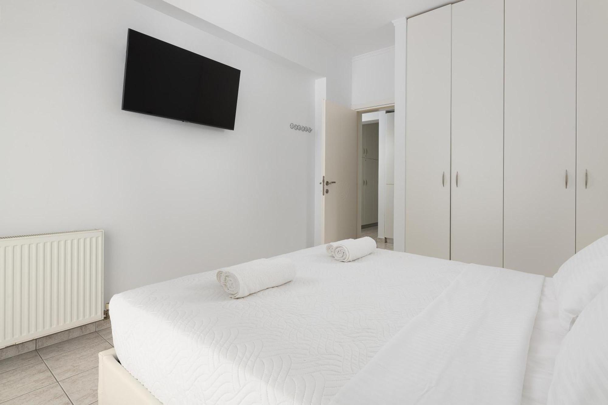 White&Blue Luxury Suites Ialysos  Dış mekan fotoğraf