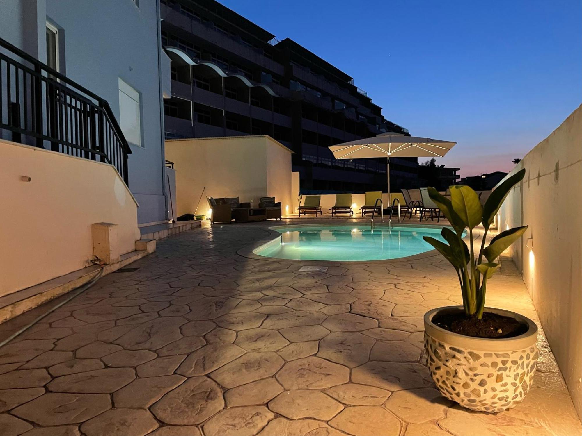 White&Blue Luxury Suites Ialysos  Dış mekan fotoğraf