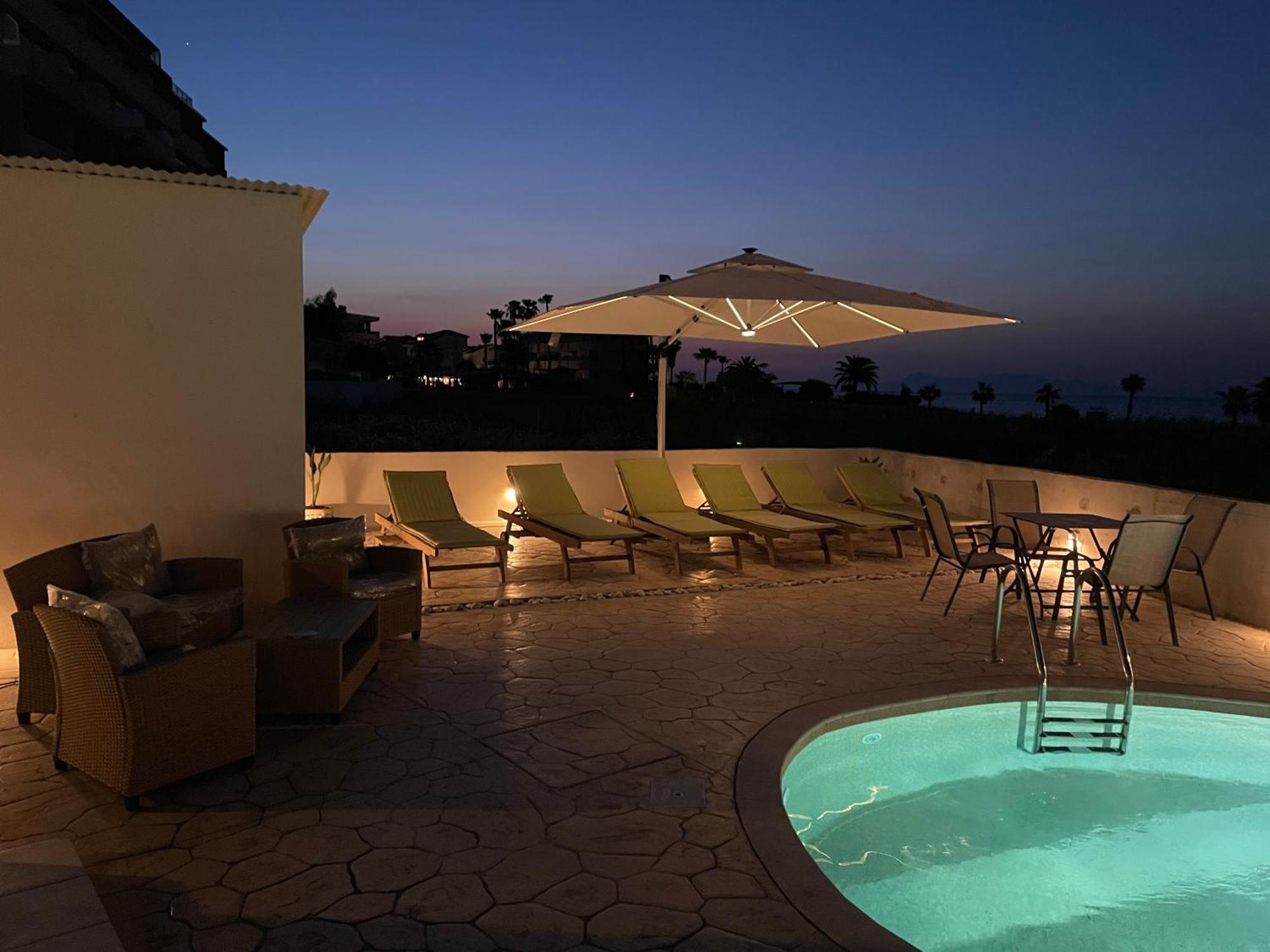 White&Blue Luxury Suites Ialysos  Dış mekan fotoğraf