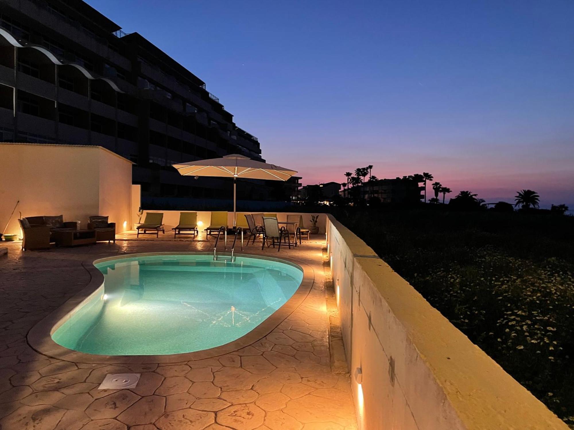 White&Blue Luxury Suites Ialysos  Dış mekan fotoğraf