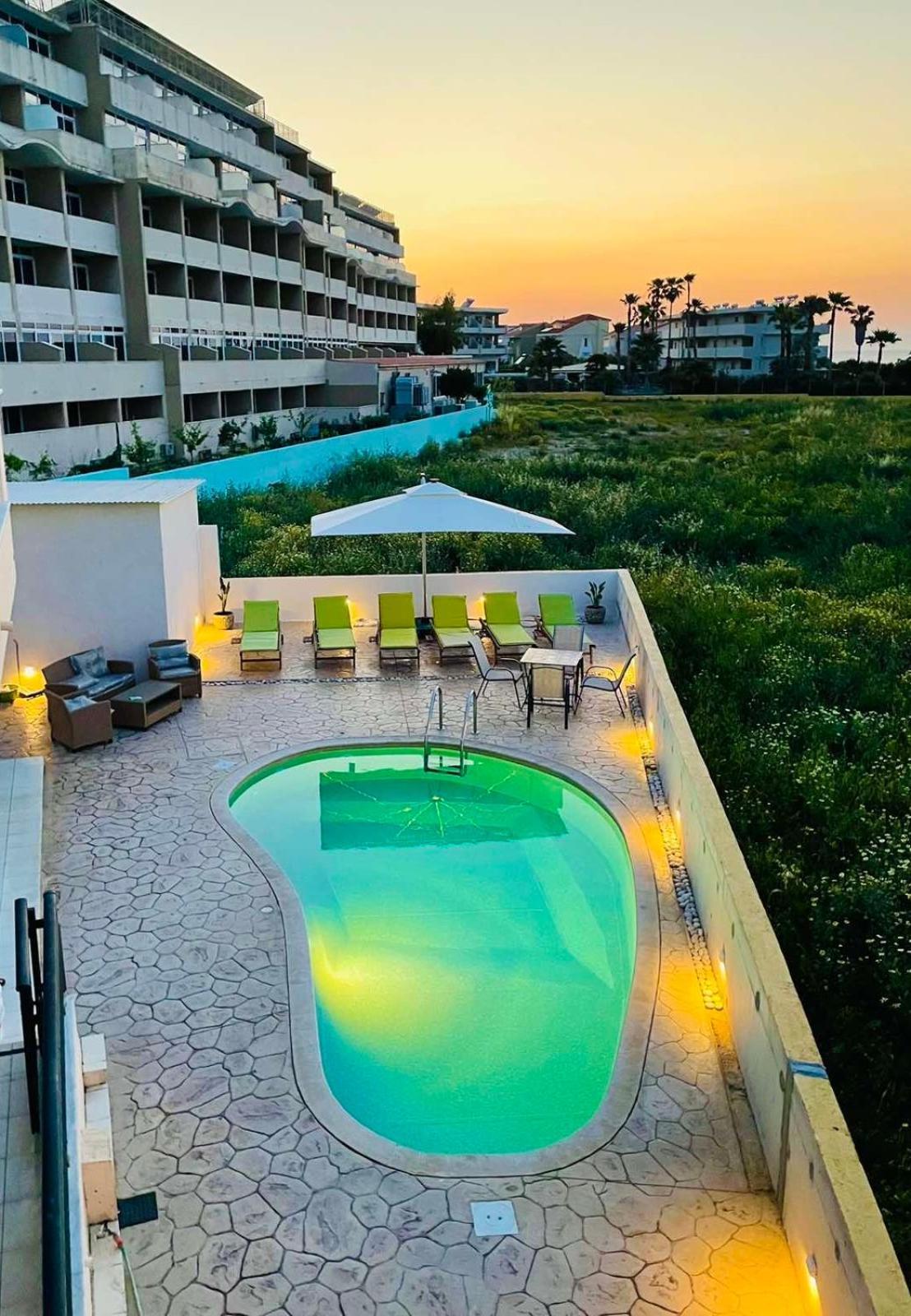 White&Blue Luxury Suites Ialysos  Dış mekan fotoğraf