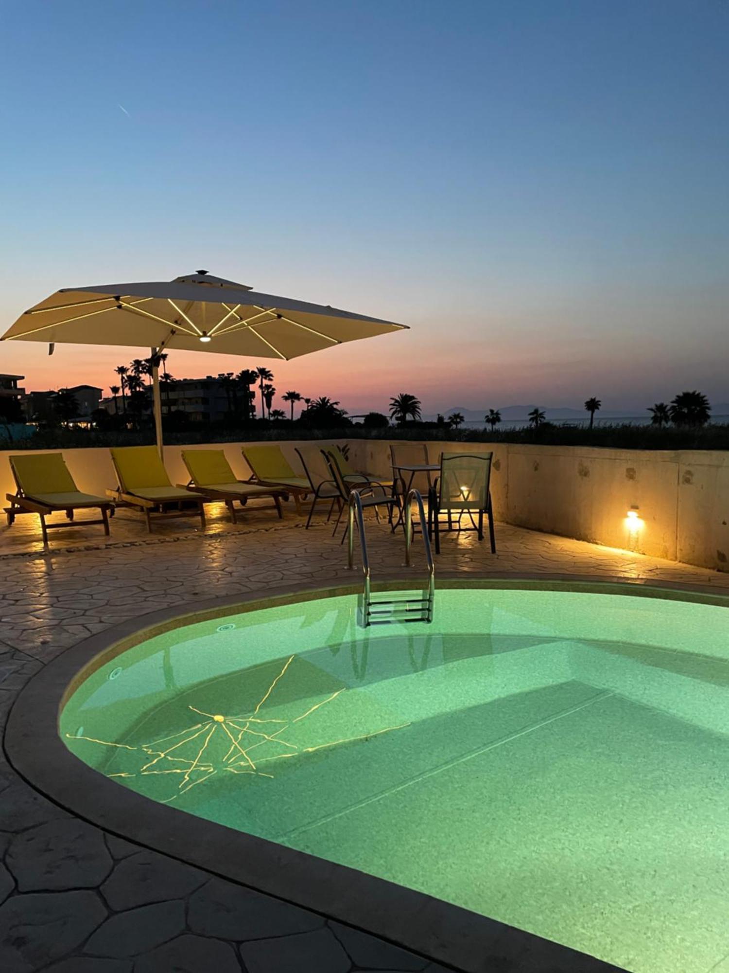 White&Blue Luxury Suites Ialysos  Dış mekan fotoğraf
