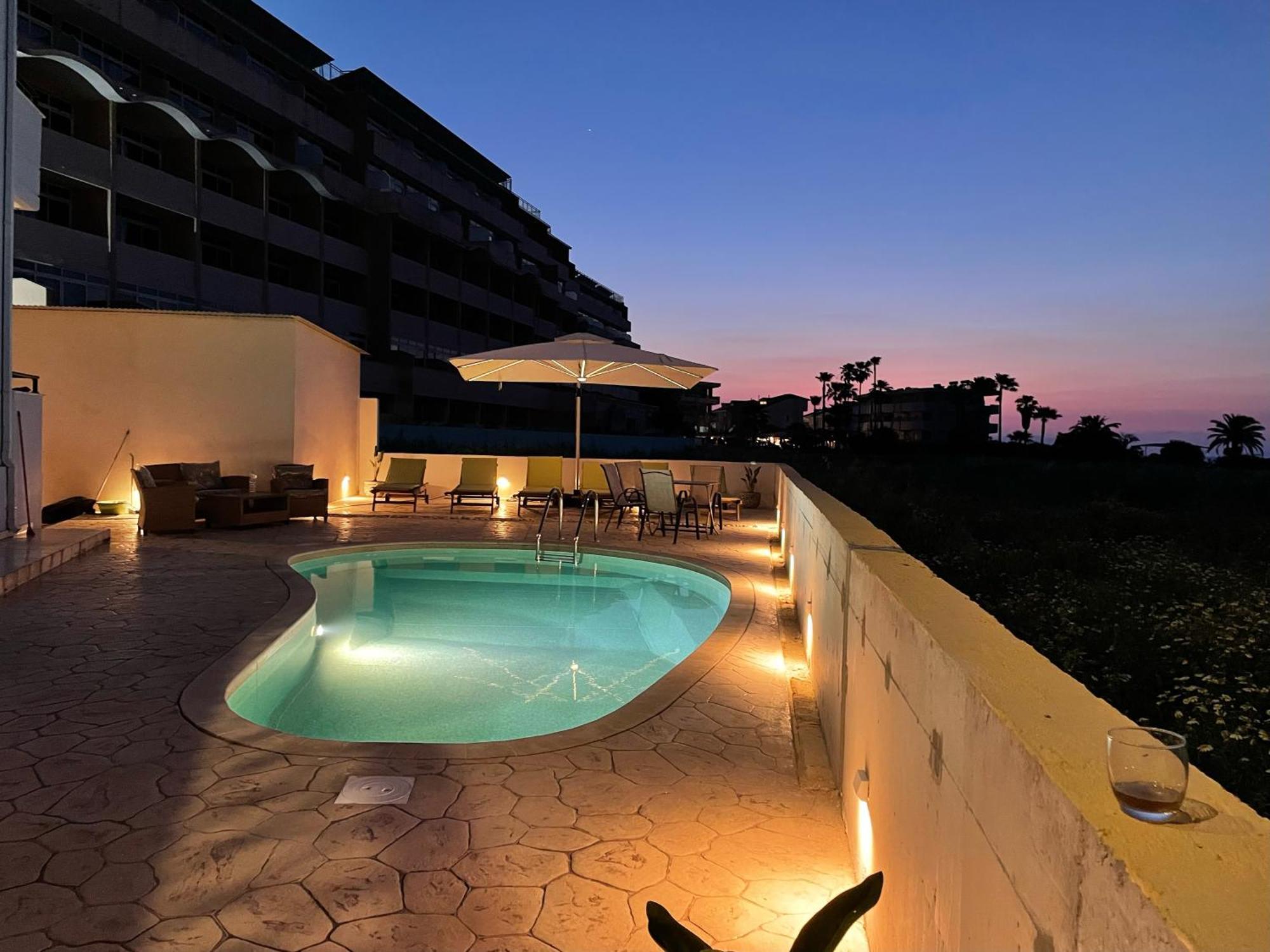 White&Blue Luxury Suites Ialysos  Dış mekan fotoğraf