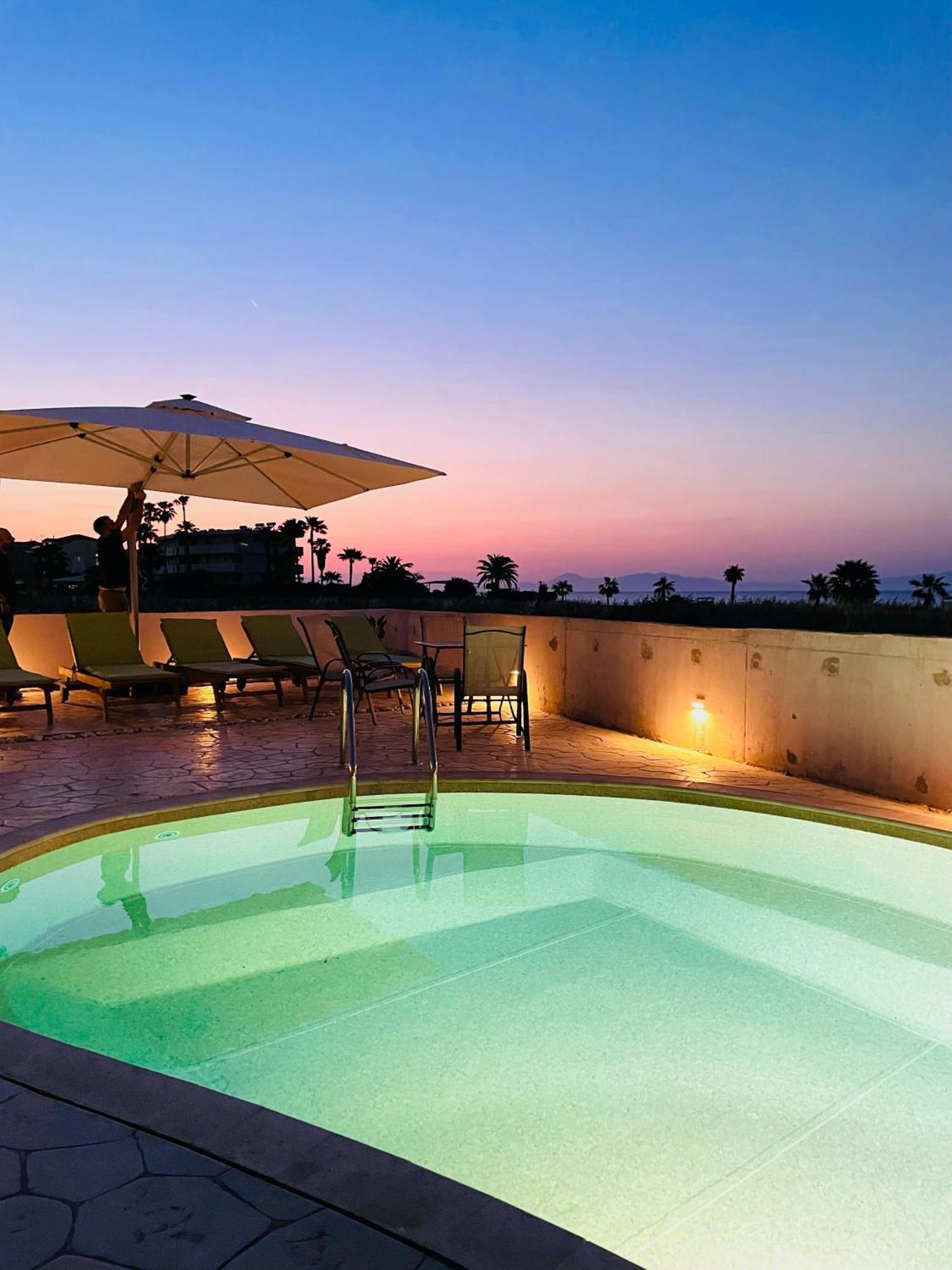White&Blue Luxury Suites Ialysos  Dış mekan fotoğraf